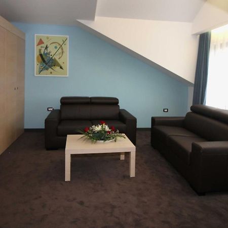 Hotel International Prishtina & Spa Pristina Room photo