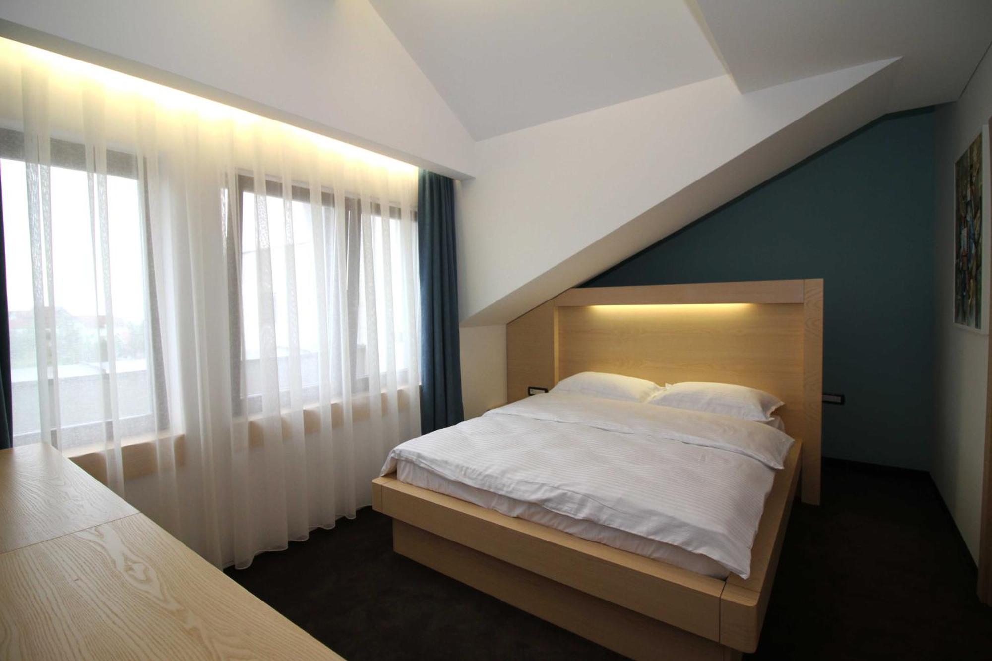 Hotel International Prishtina & Spa Pristina Room photo