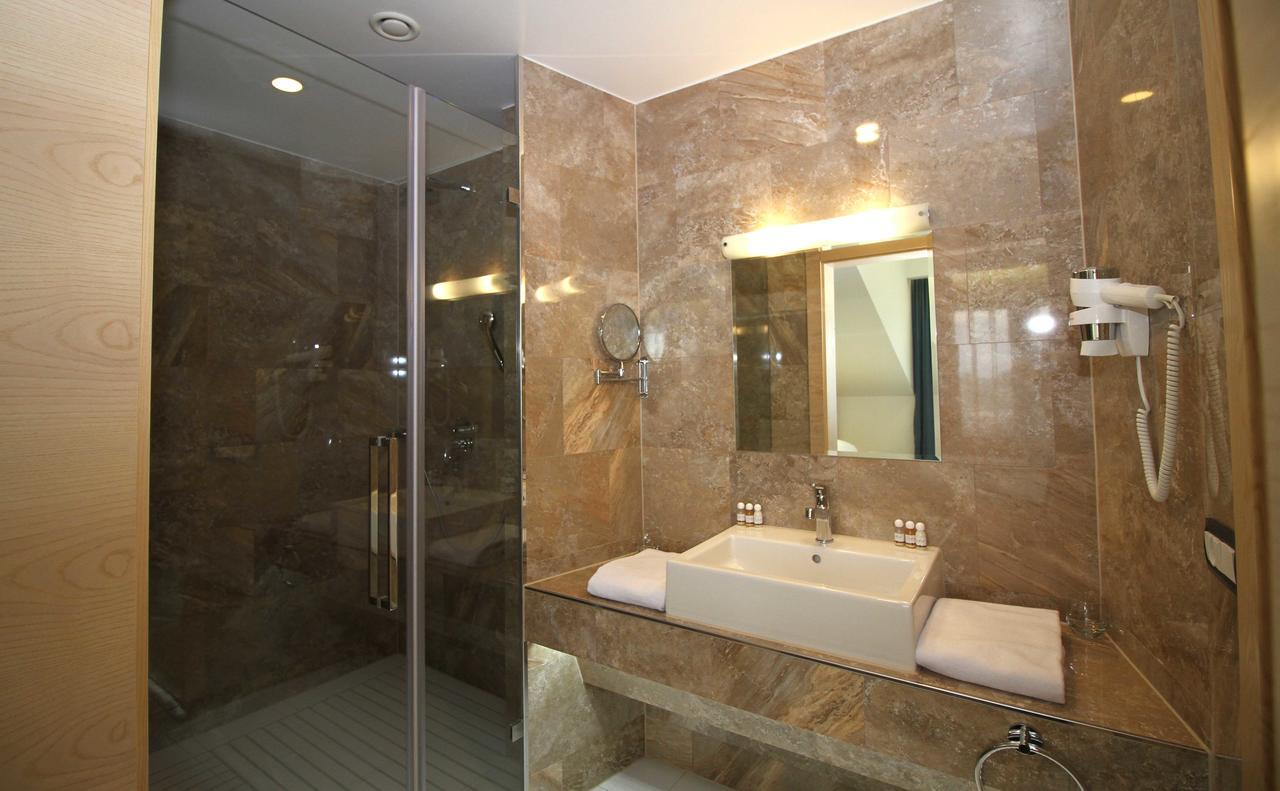 Hotel International Prishtina & Spa Pristina Exterior photo