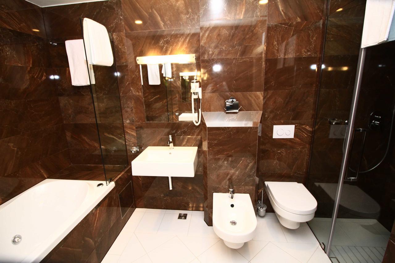 Hotel International Prishtina & Spa Pristina Exterior photo