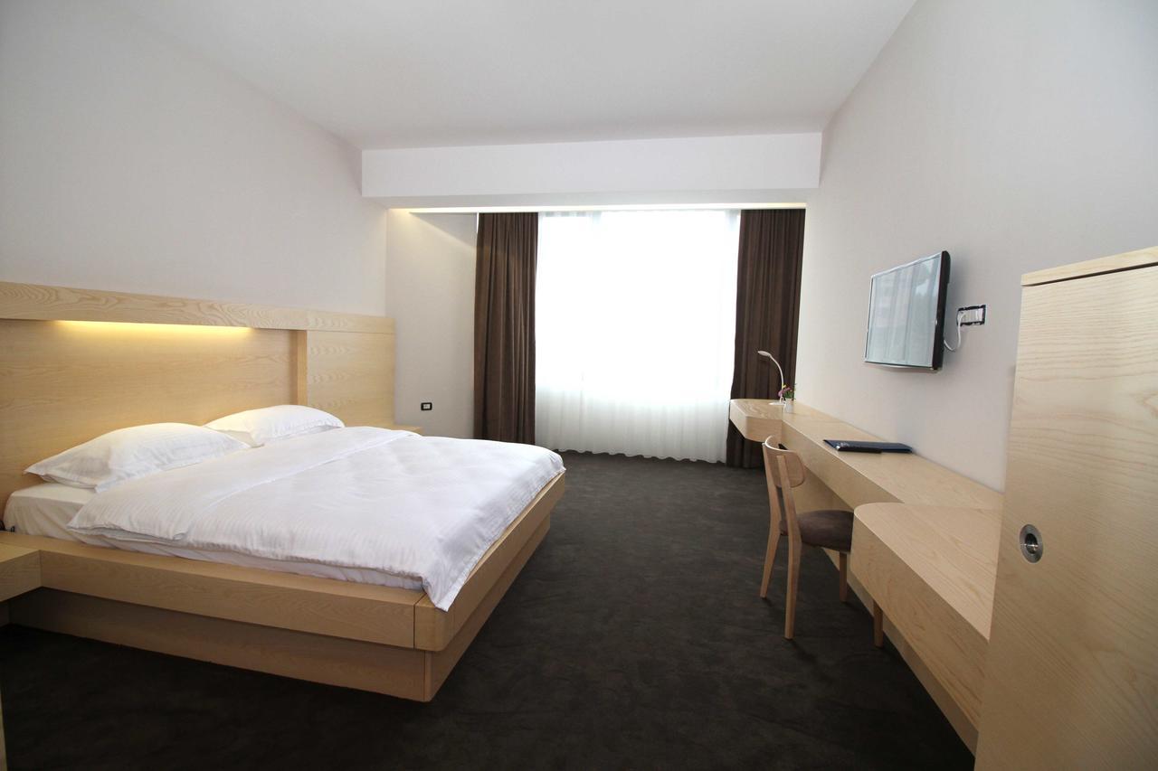Hotel International Prishtina & Spa Pristina Exterior photo