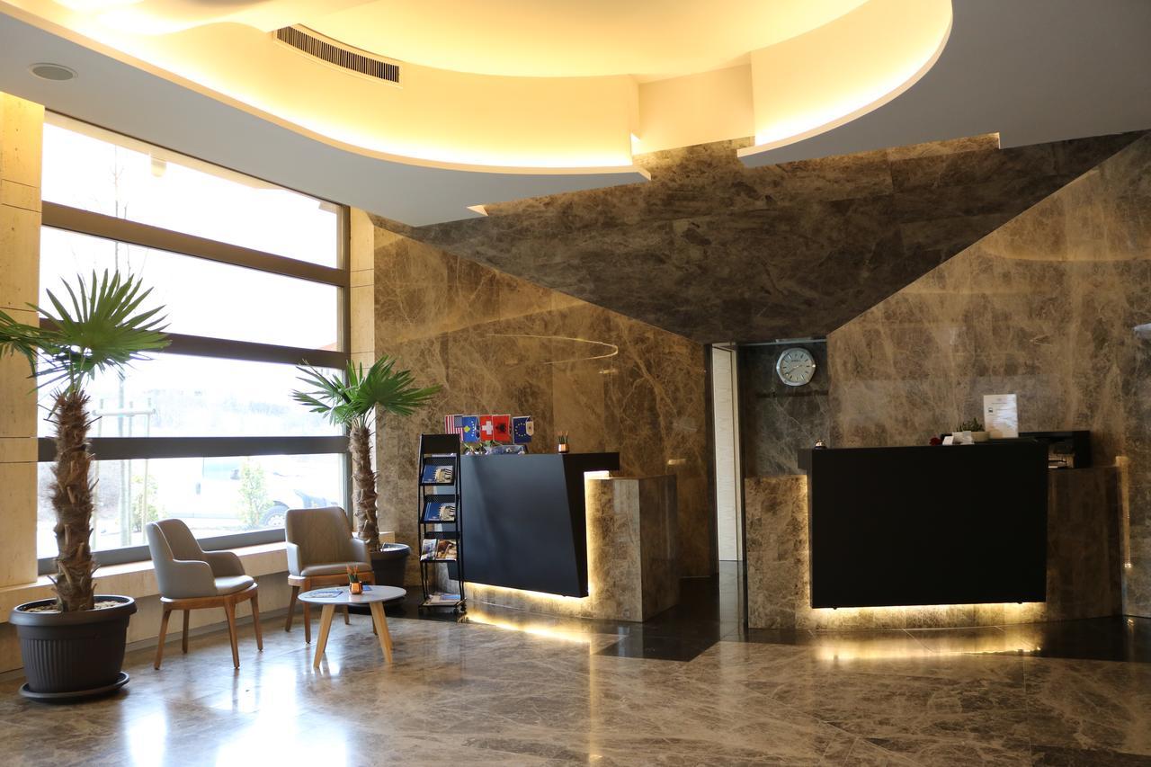 Hotel International Prishtina & Spa Pristina Exterior photo